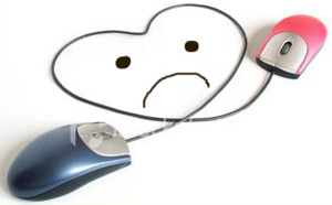 Två datormöss med en sladd emellan som bildar ett hjärta med en ledsen figur i mitten.